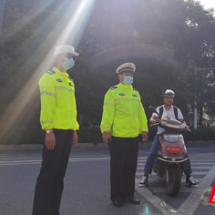 衡山交警国庆坚守岗位 用行动保平安