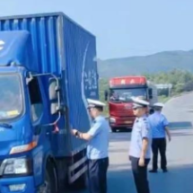 节日我在岗 | 护航国庆，衡阳交警坚守岗位疏通保畅