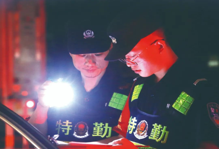 海报|衡阳公安：“烤”验忠诚 “汗”卫平安