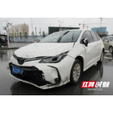 安乡：一电动四轮车任性闯红灯与小车相撞 致1人死亡
