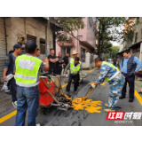 武陵区白马湖街道：耐心劝离违规车辆 及时打通“生命通道”