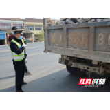 临澧交警从严整治货车超载交通顽瘴痼疾