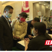 243名人大代表向安乡县第十八届人民代表大会第一次会议报到