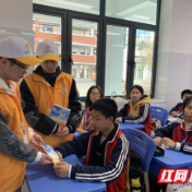墩苗工程丨白马湖街道富强社区：大学生助力社区进校园开展扫黄打非活动