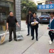 石门“卓劳模”：退休退役不“退色”，义务服务市民