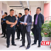 安乡：张阳调研学校传统与素质教育和高考备考工作