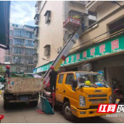 武陵区启明街道：重拳出击整治楼顶违规“菜园子”