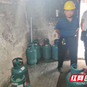 武陵区白马湖街道查处一起非法液化气站点