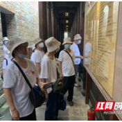 武陵区白马湖街道富强社区组织党员参观丁玲故居追忆红色历史