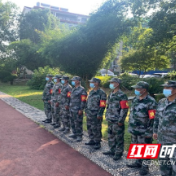 鼎城斗姆湖街道：抗疫前线的一缕迷彩色