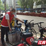 新时代文明实践耀武陵丨启明街道红卫社区开展非机动车乱停乱放整治行动