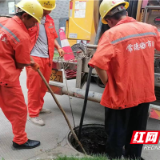 我为群众办实事|南坪街道沙港社区：为民疏通下水道 打通群众“心头梗”