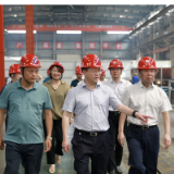 周振宇调研先进装备制造业