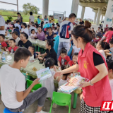 武陵区芦荻山乡：志愿者宣传《湖南省洞庭湖保护条例》