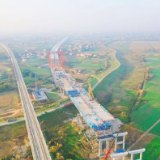 益常高速扩容工程沅水特大桥北跨堤桥合龙