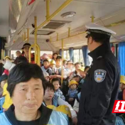 澧县：幼儿踏青出游 交警倾力护航