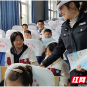 【春季攻势】常德桃花源交警筑牢中小学生安全出行防线