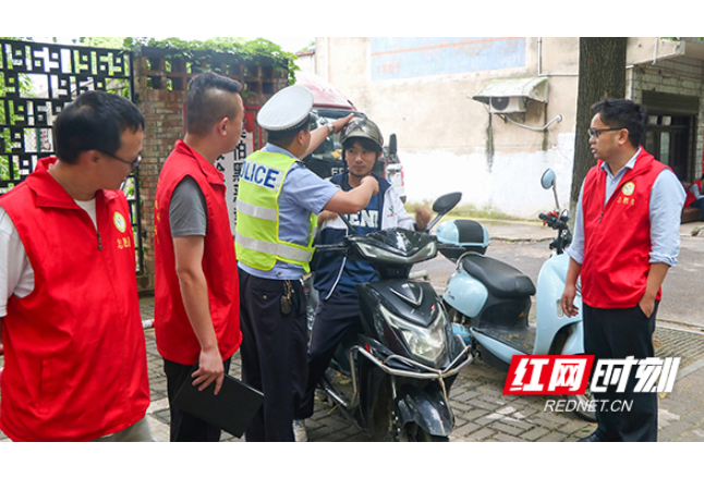 常德西湖：“一盔一带”护航校园安全