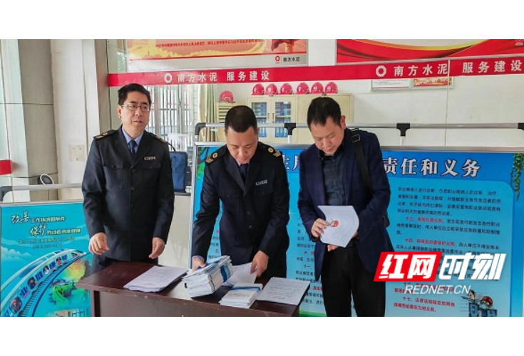 安乡县开展《职业病防治法》宣传周活动