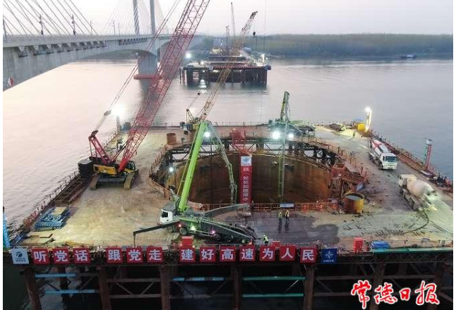 益常高速公路扩容工程沅水特大桥主墩承台施工顺利推进