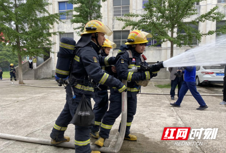 澧县消防救援大队联合澧澹中学开展应急疏散演练活动