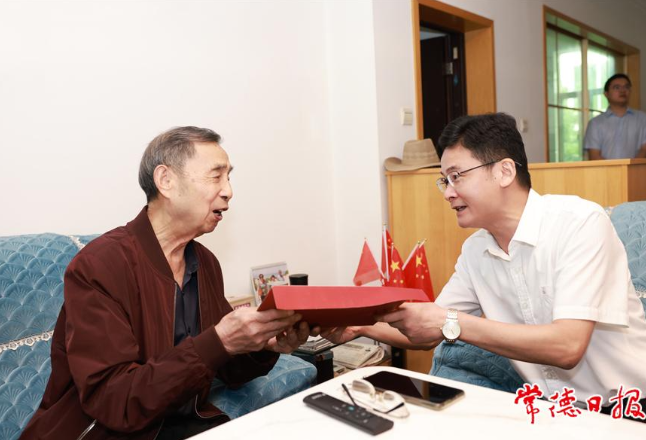 曹志强带队开展“八一”前走访慰问活动、调度迎峰度夏电力保供工作