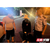 八旬老人半夜迷路，澧县警方十五分钟帮其找到家人