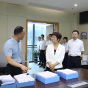 常德市领导走进“12345热线”倾听群众诉求，回应群众关切
