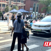 常德交警直属一大队：站好护学岗 守护平安路
