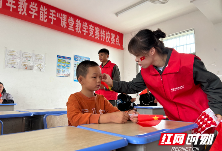 国网津市市供电公司：同升一面旗 喜迎国庆节