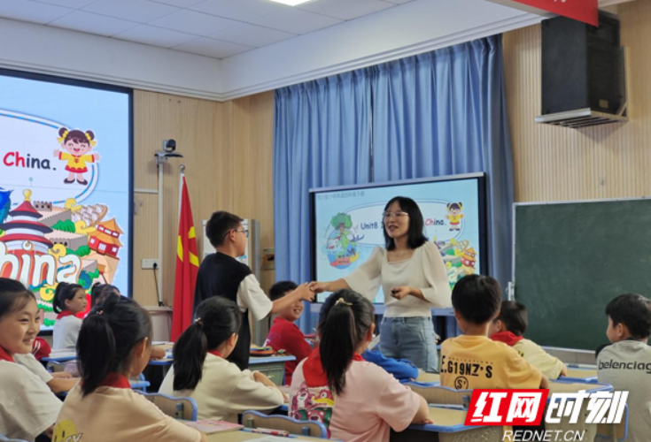 武陵区丹洲乡中心小学：名师示范传理念 研讨交流提能力