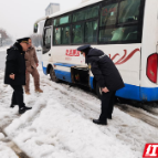 柳叶湖汽车站恢复运营 市交通执法人员现场守护旅客安全