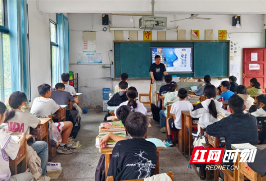 湖南桃源：春日相约 读书为伴