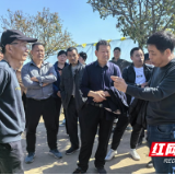 澧县官垸镇组织镇商会会员到湖北考察调研罗氏沼虾养殖