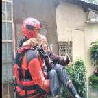 暴雨导致内涝，消防紧急出动搜救转移群众