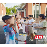 桃源县菉溪小学：花束诉我心，感念师恩情