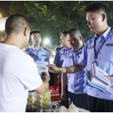 武陵区市场监督管理局：政策法规宣传进夜市 护航市民“舌尖上的安全”