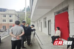 桃源沙坪镇：“移动照相馆”再营业 40余名镇村干部收获“最美证件照”