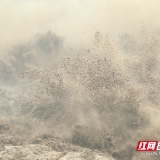 湖南石门遭遇极端强降雨 1.6万余人安全转移 张家渡水电站正泄洪