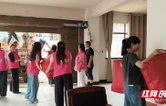 风雨同舟 巾帼情暖壶瓶山 石门县妇联携手爱心企业驰援受灾一线