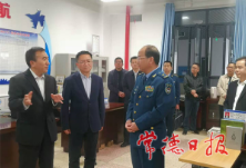 南部战区空军政治工作部少将调研市一中青少年航校建设