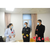 38名应征女青年到湘雅常德医院参加征兵体检