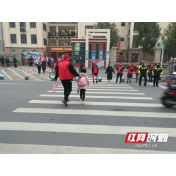 新时代文明实践耀武陵｜芷兰街道：站好护学岗，守好安全线