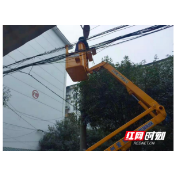 新时代文明实践耀武陵｜丹阳街道紫桥社区小区开展路灯维修 点亮居民生活