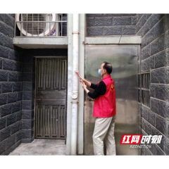 新时代文明耀武陵丨永安街道武陵红老党员志愿服务队开展牛皮癣集中清理活动