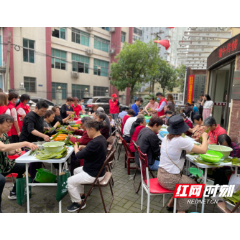 新时代文明实践耀武陵|丹阳街道光荣路社区开展“端午传情 粽香十里”主题端午活动