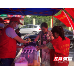 武陵区丹阳街道退役军人志愿者为高考学子爱心护航
