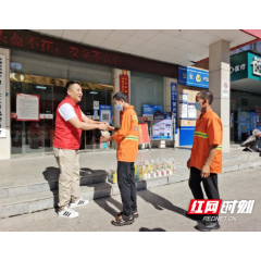 我为群众办实事|武陵区南坪街道望月社区：高温慰问到一线 情系环卫送清凉