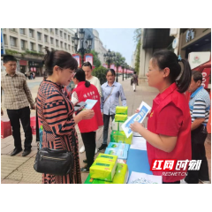 新时代文明实践耀武陵：府坪街道青阳阁社区开展“温暖居保敬老爱老”政策宣讲活动