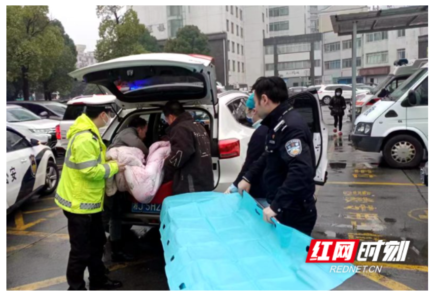 常德：病患焦急求助 交警紧急救援